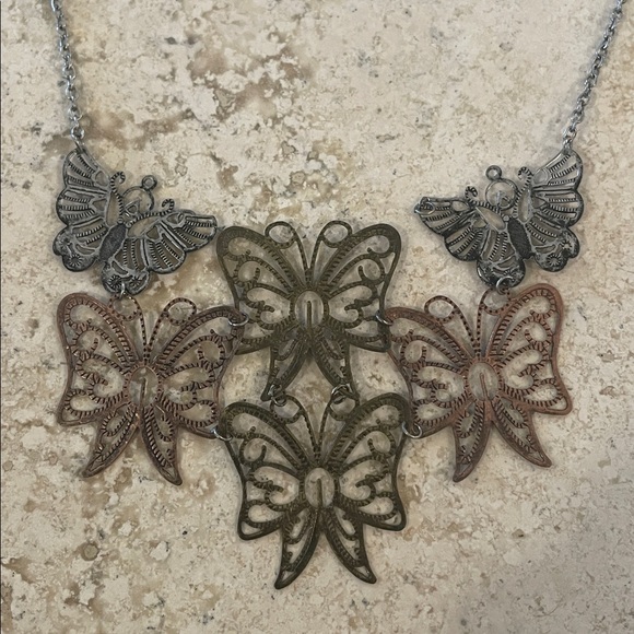 Jewelry - Elegant Metal Butterfly Pendant Necklace *Excellent Cond*